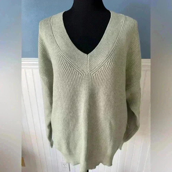 NWT RD Style Josslyn V-Neck Loose Knit Sweater ~ Sage Green Pullover ~ Large - Picture 1 of 5